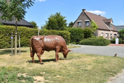 Kunstwerk van een koe, in de publieke ruimte
